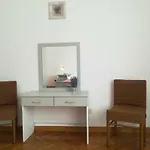 Family House Kamelija Daire *