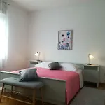 Family House Kamelija Daire *