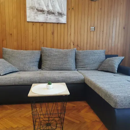 Family House Kamelija Fazana