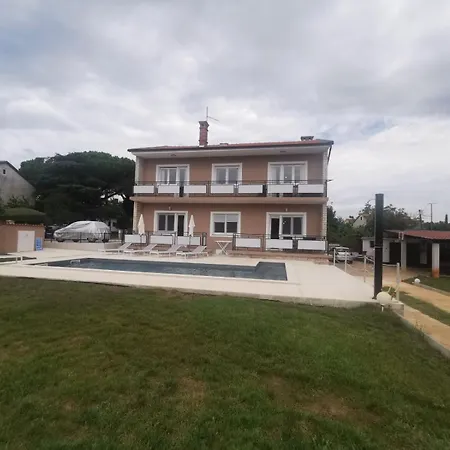 Daire Family House Kamelija Fažana