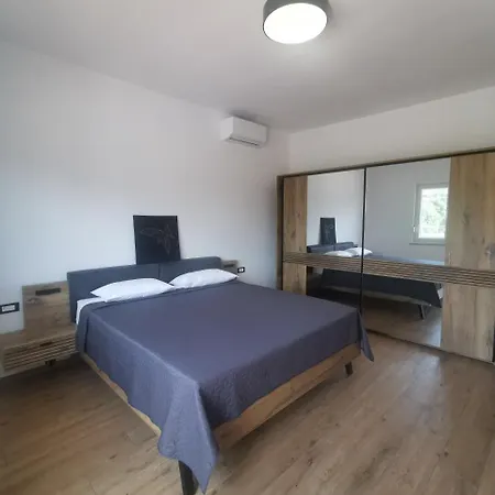 Apartment Family House Kamelija *