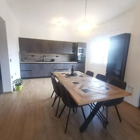 Family House Kamelija Fazana
