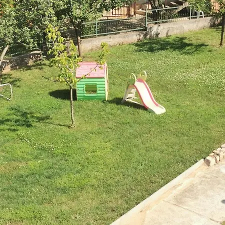 Family House Kamelija Daire