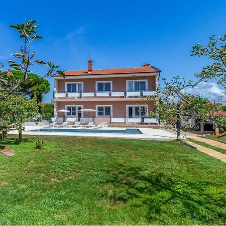 Family House Kamelija Apartment *