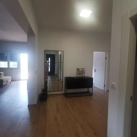 Apartment Family House Kamelija *