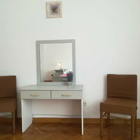 Family House Kamelija Daire *