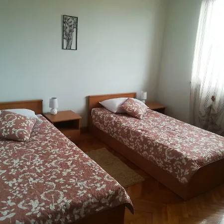 Family House Kamelija *