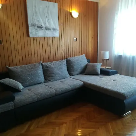 Family House Kamelija Apartment