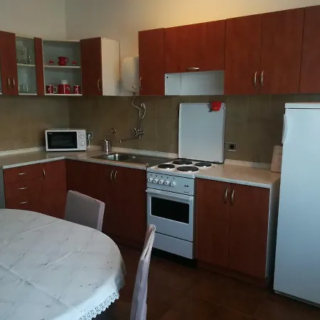 Family House Kamelija Daire